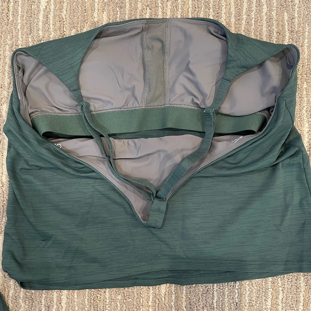 Outdoor Voices 2 piece set in green (top M/leggings S) - Picture 2 of 6